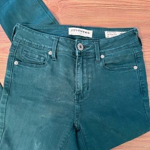 Emerald green high waisted skinny jeans🍀